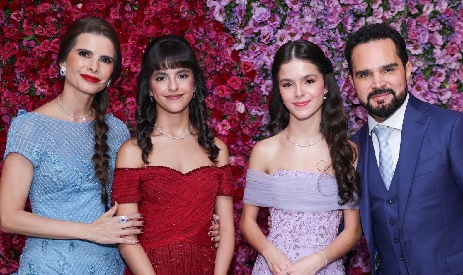 Flávia Fonseca, Isabella, Helena e Luciano (Foto: Manu Scarpa/Brazil News)