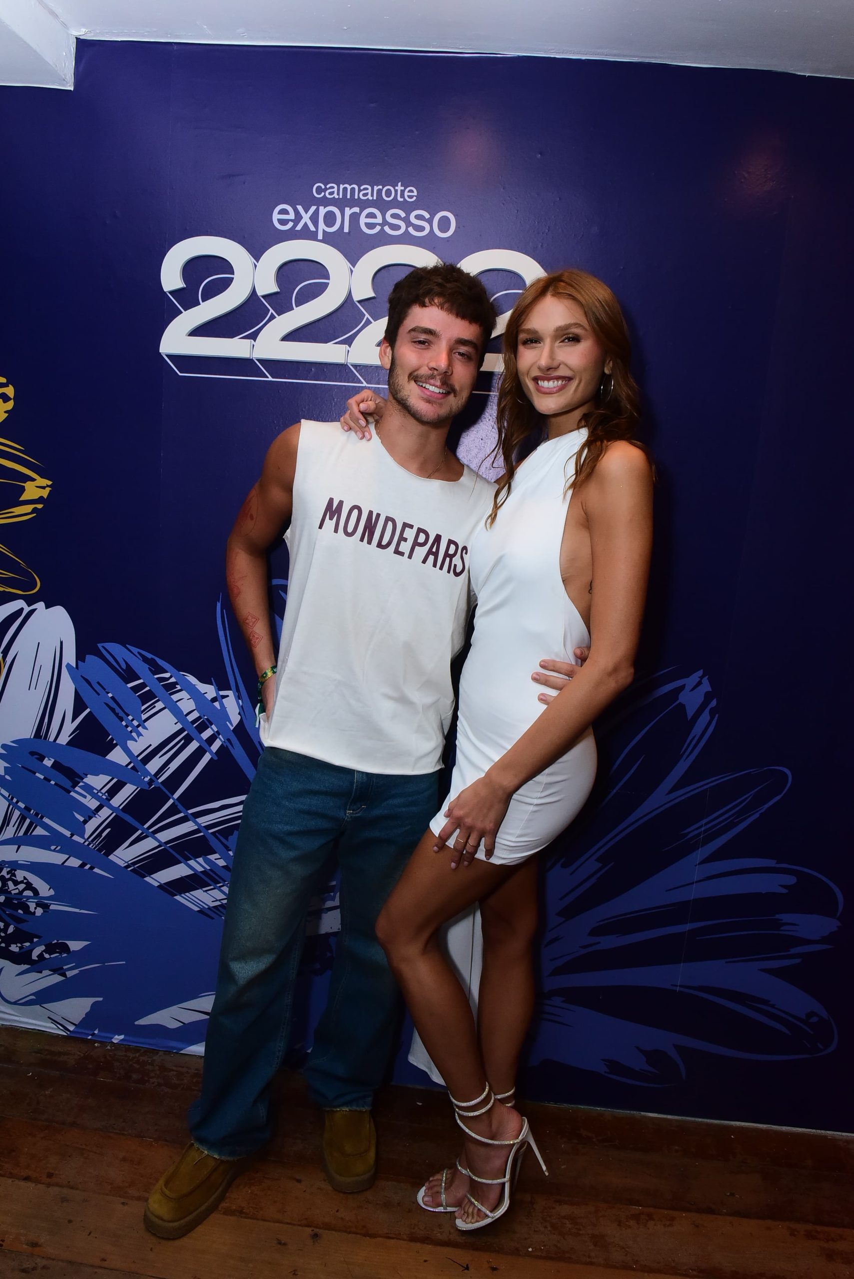 Sasha e o marido João Lucas. Ela usa bestido Mondepars de R$ 2.190 (Foto: Brazil News)
