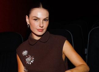 Isis Valverde repete vestido de Paris em pré-estreia de série em SP Isis Valverde (Foto: Clayton Felizardo/Brazil News)