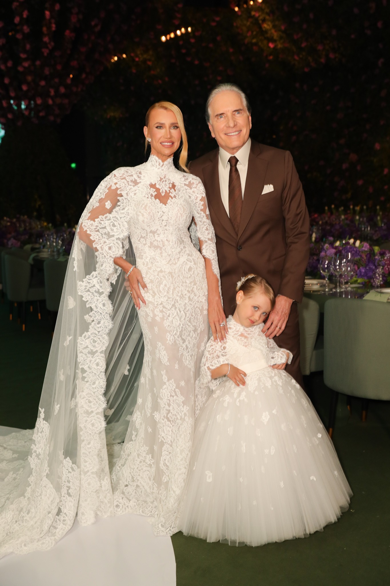 Ana Paula Siebert, Roberto Justus e Vicky (Foto: Brazil News)