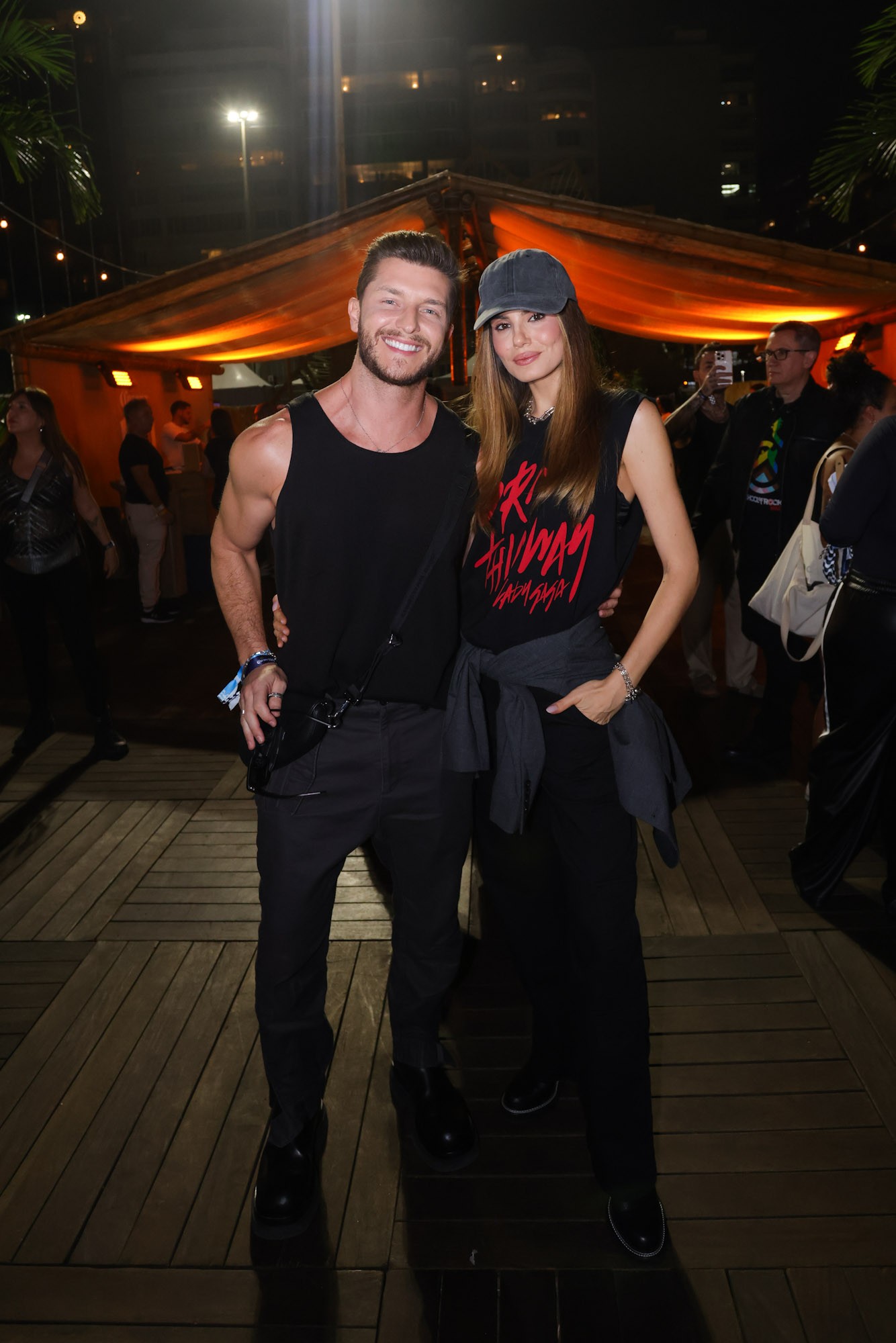 Klebber Toledo e Camila Queiroz (Foto: Brazil News)