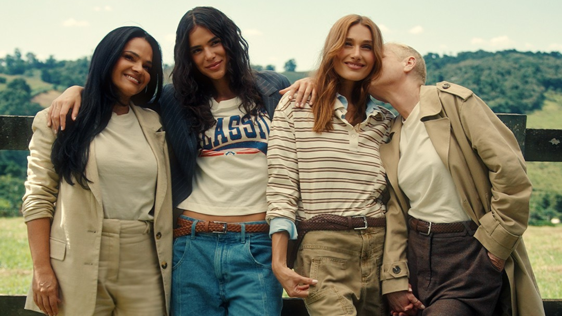 Neide Maia, Bruna Marquezine, Sasha e Xuxa (Foto: Reprodução/Instagram@hering)