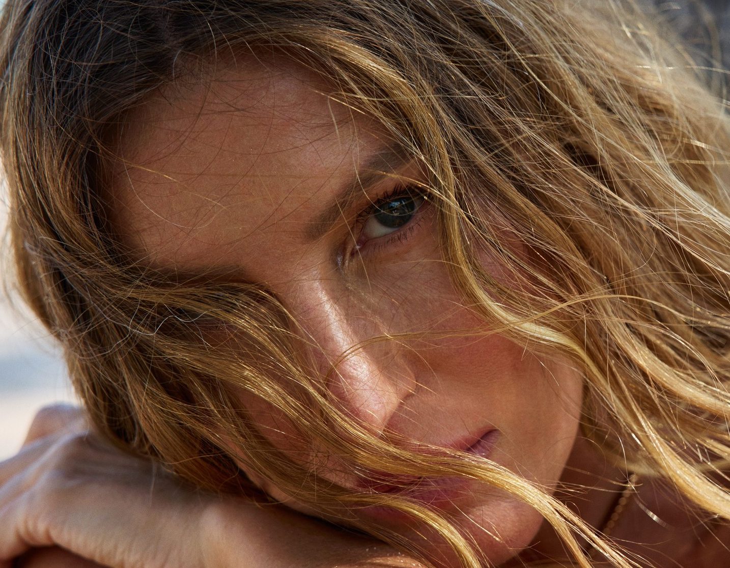 Gisele Bündchen para a Vogue França (Foto: Mario Sorrenti/Reprodução)