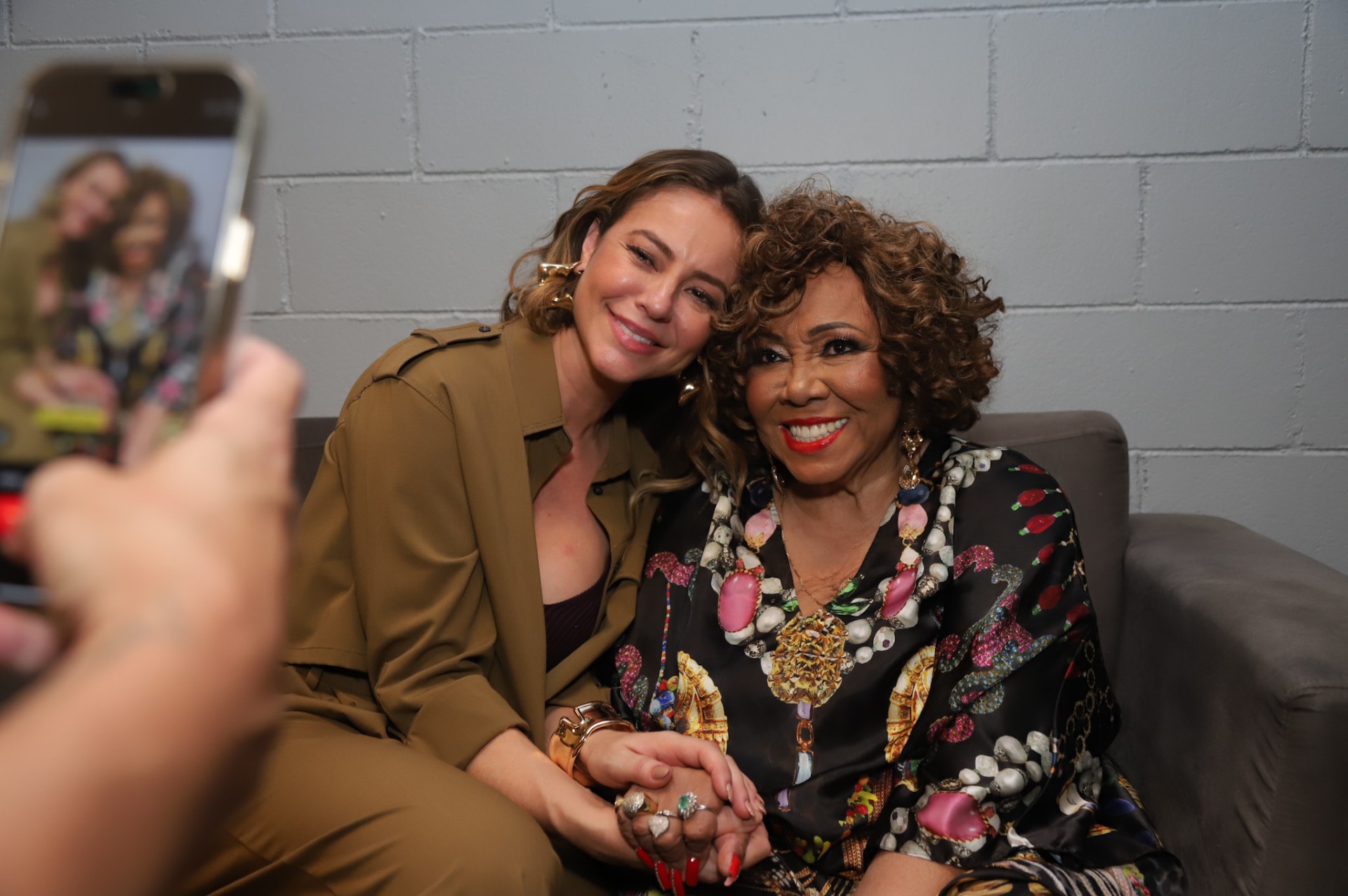 Paolla Oliveira e Alcione (Foto: Thiago Mattos/Brazil News)