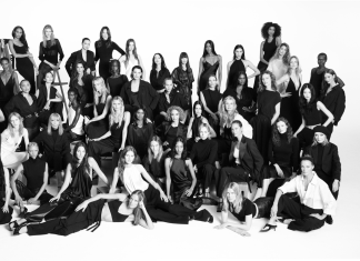 Com Twiggy, Adriana Lima e Trentini posam para os 50 anos da Zara As 50 modelos da campanha da Zara (Foto: Steven Meisel /Reprodução/@caroltrentini/Instagram)