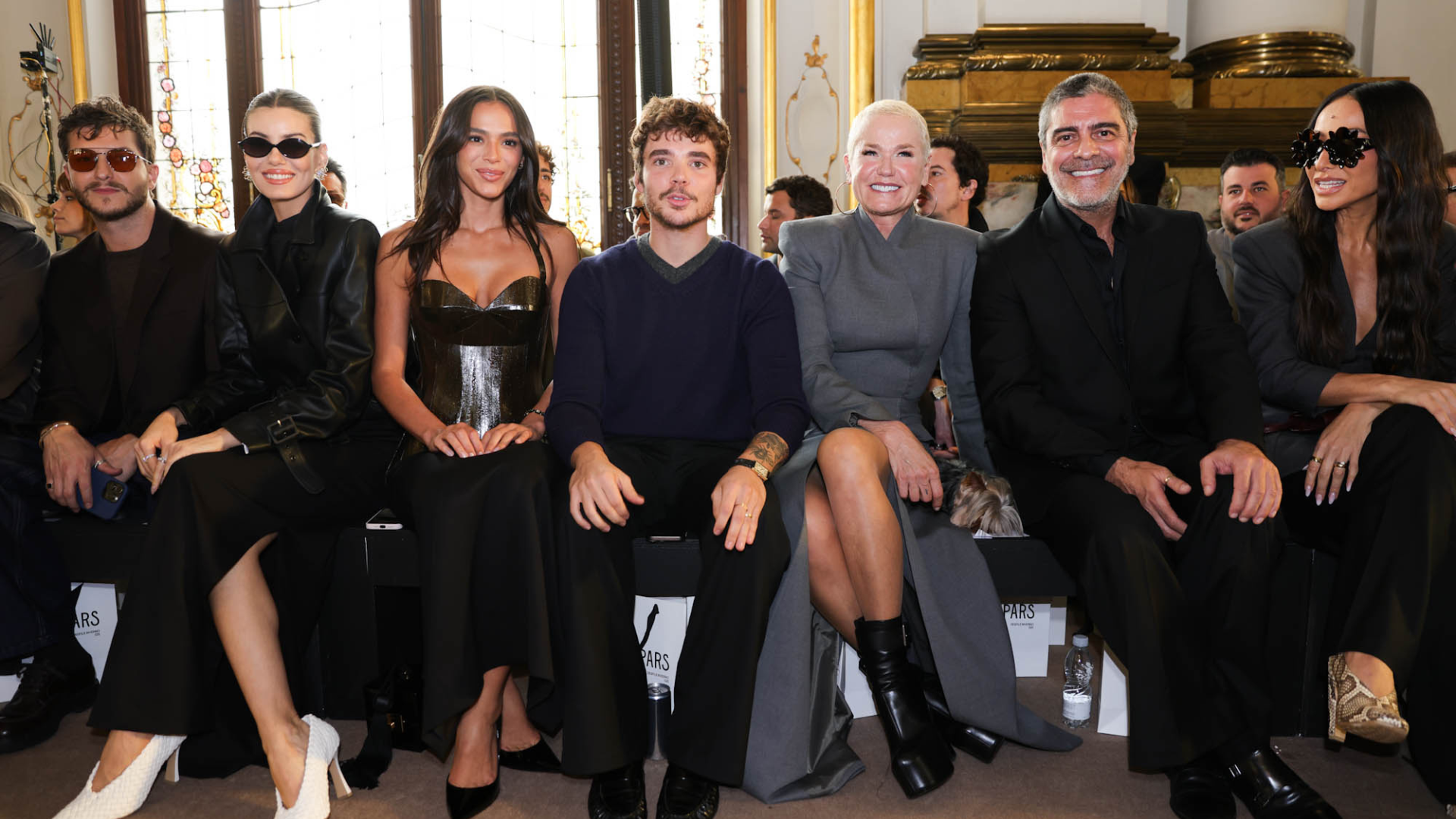 Famosos no desfile da Sasha (Foto: Brazil News)