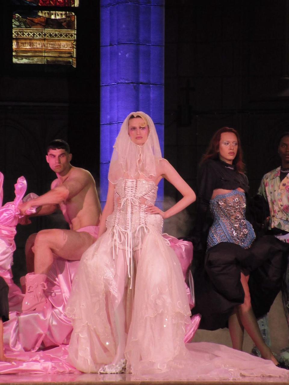 Lana Santucci no desfile da marca Maldito, em Paris (Foto: JOY Management/Divulgação)