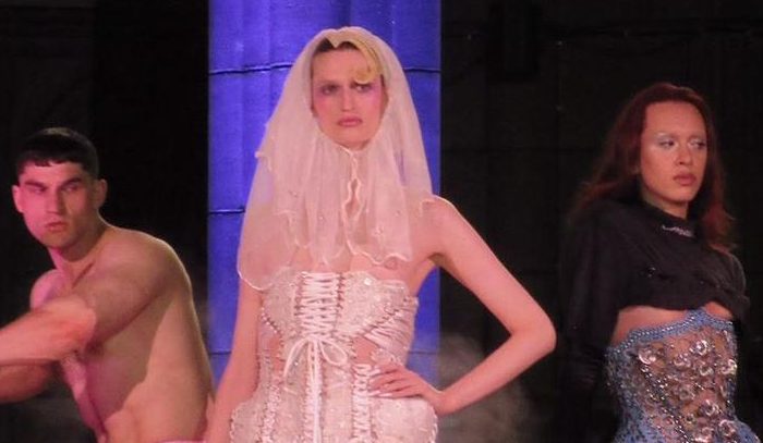 Lana Santucci no desfile da marca Maldito, em Paris (Foto: JOY Management/Divulgação)
