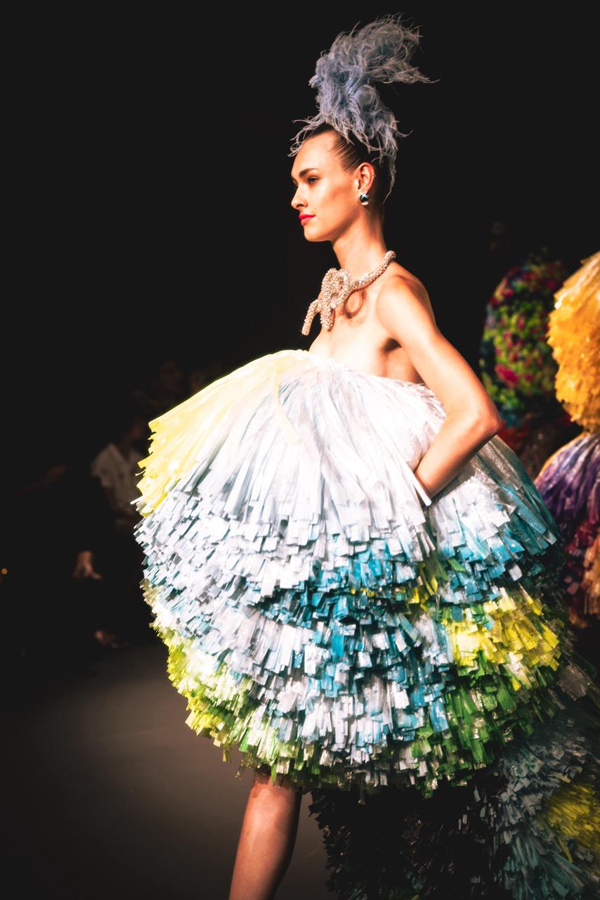 Look de Gustavo Silvestre no desfile da Germanier (Foto: Isa Viriato/Divulgação)