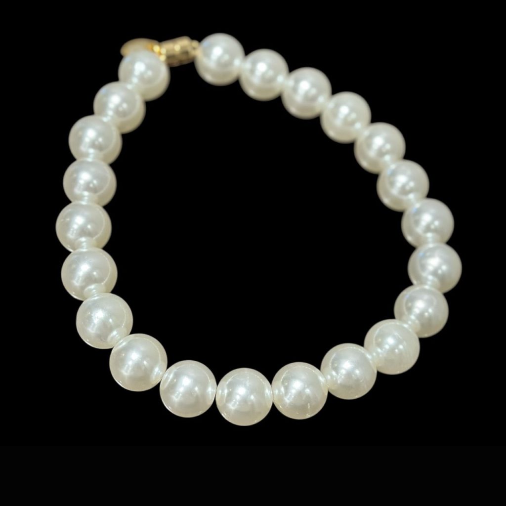 Colar de pérolas da Forma Alta Bijuteria, que custa R$ 149.(Foto: Divulgação)