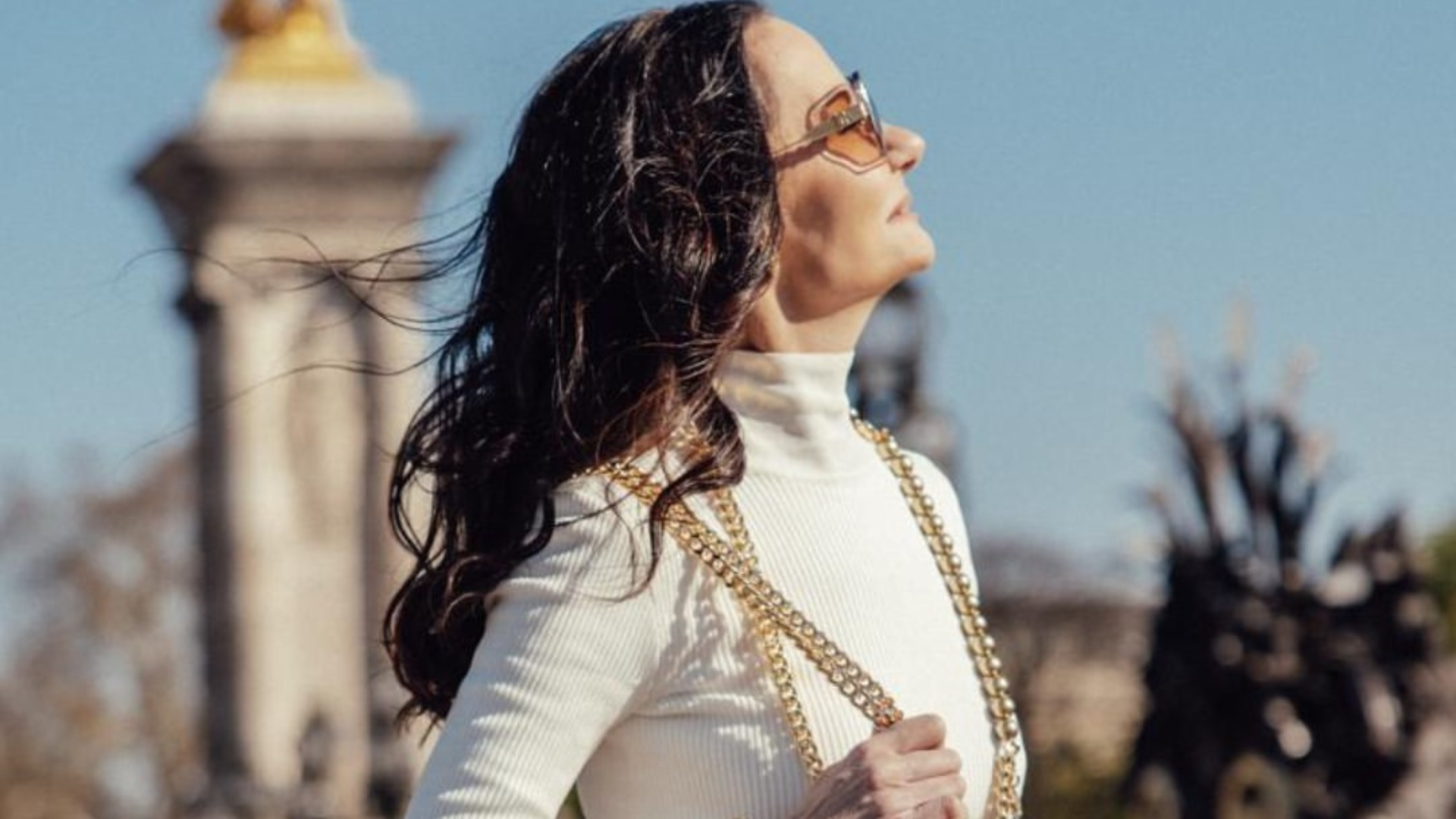 Designer Betina Werner ensina como usar acessórios (Foto: @formaaltabijuteria/Instagram/Reprodução)