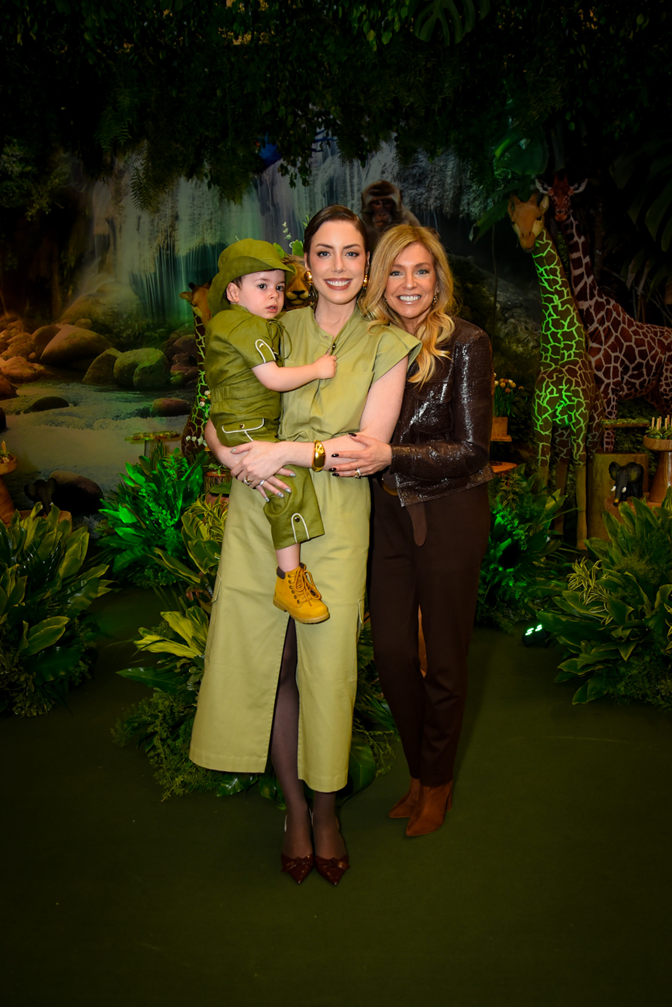 Luigi, Fabiana Justus e Sacha Chryzman (Foto: Brazil News)
