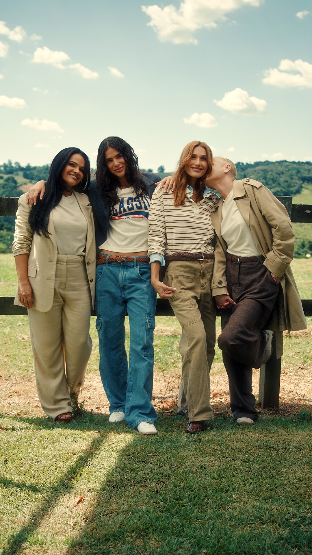 Neide Maia, Bruna Marquezine, Sasha e Xuxa (Foto: Reprodução/Instagram@hering)