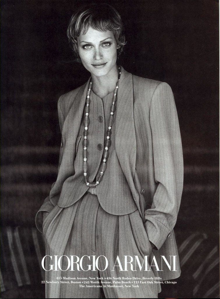 Terno feminino Armani de 1993 (Foto: Reprodução)