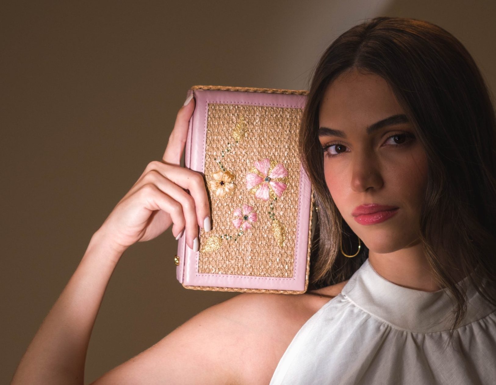Bolsa com flores do Cerrado da coleção Legado (Foto: Divulgação