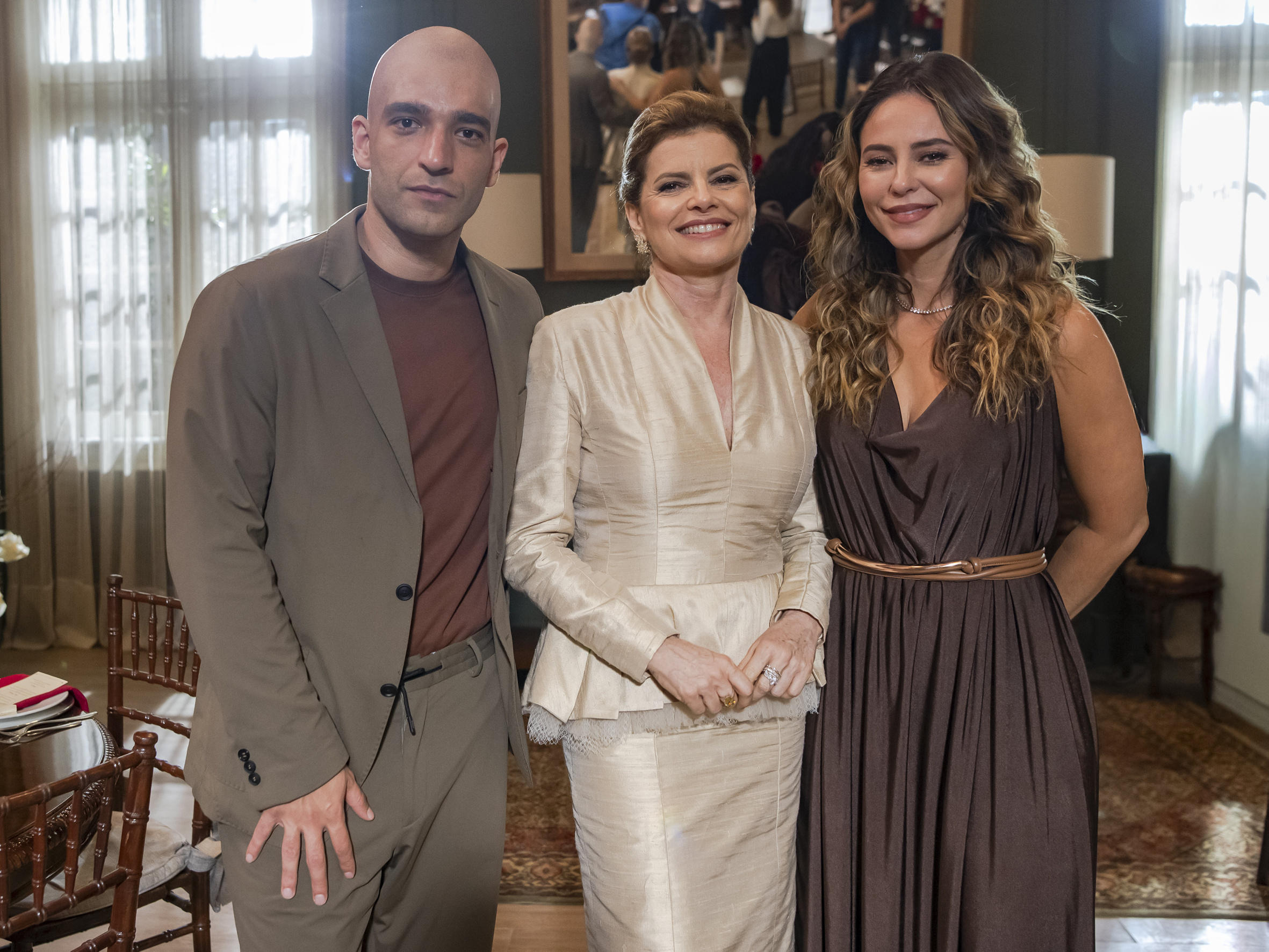 Os persoangens Afonso, Odete Roitman e Heleninnha (Foto: Estevam Avellar/TV Globo/Divulgação)