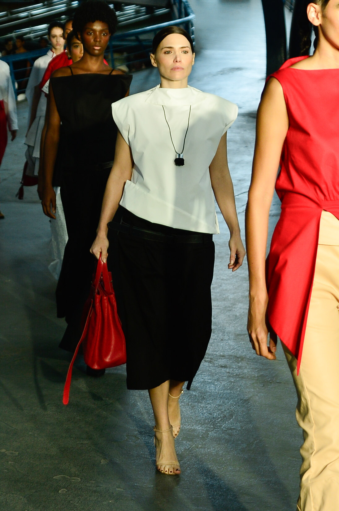 Letícia Colin para Ângela Brito no SPFW (Foto: Eduardo Martins/Brazil News)