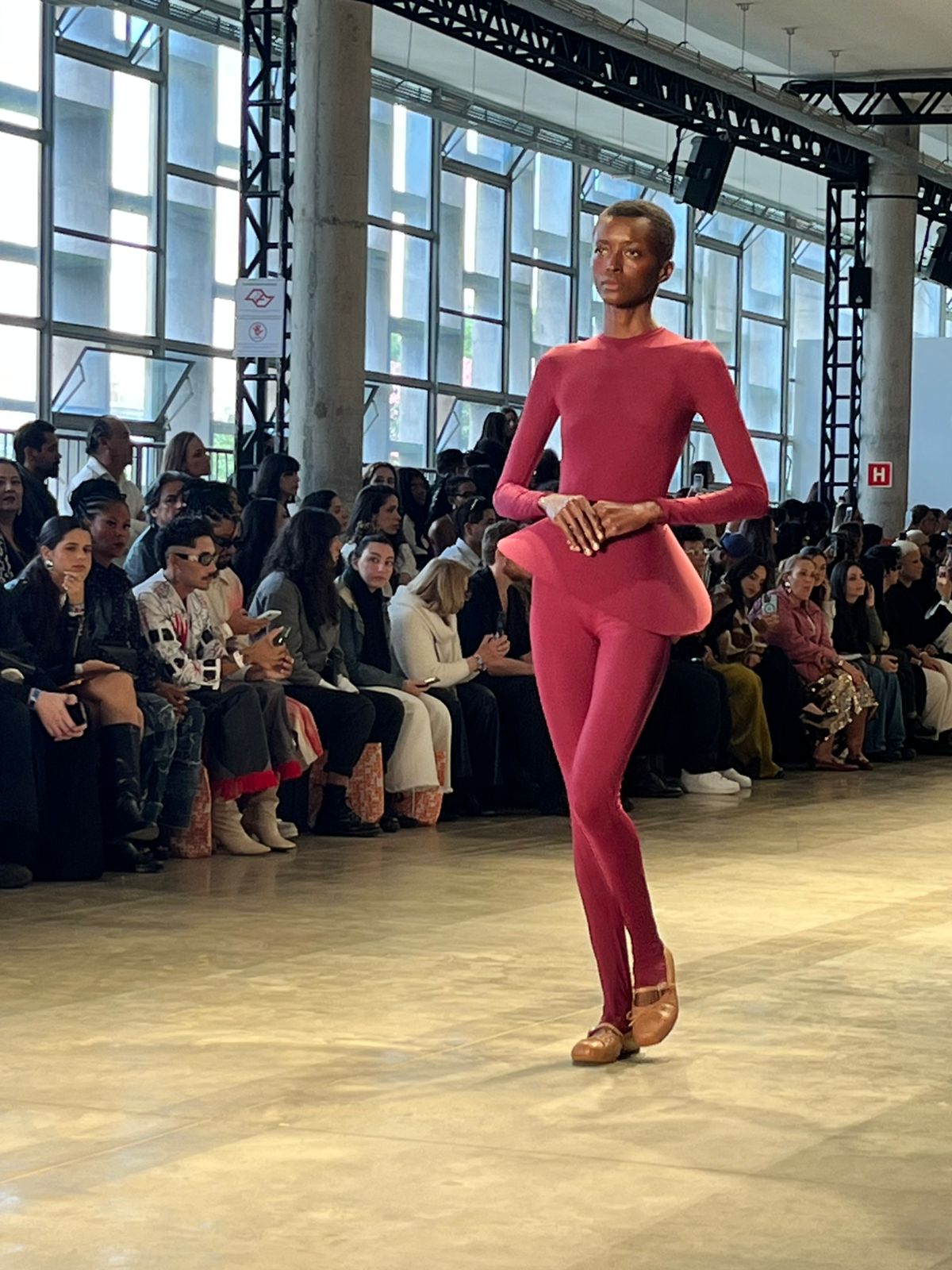 Look na passarela de Weider Silveiro (Foto: Rosângela Espinossi)