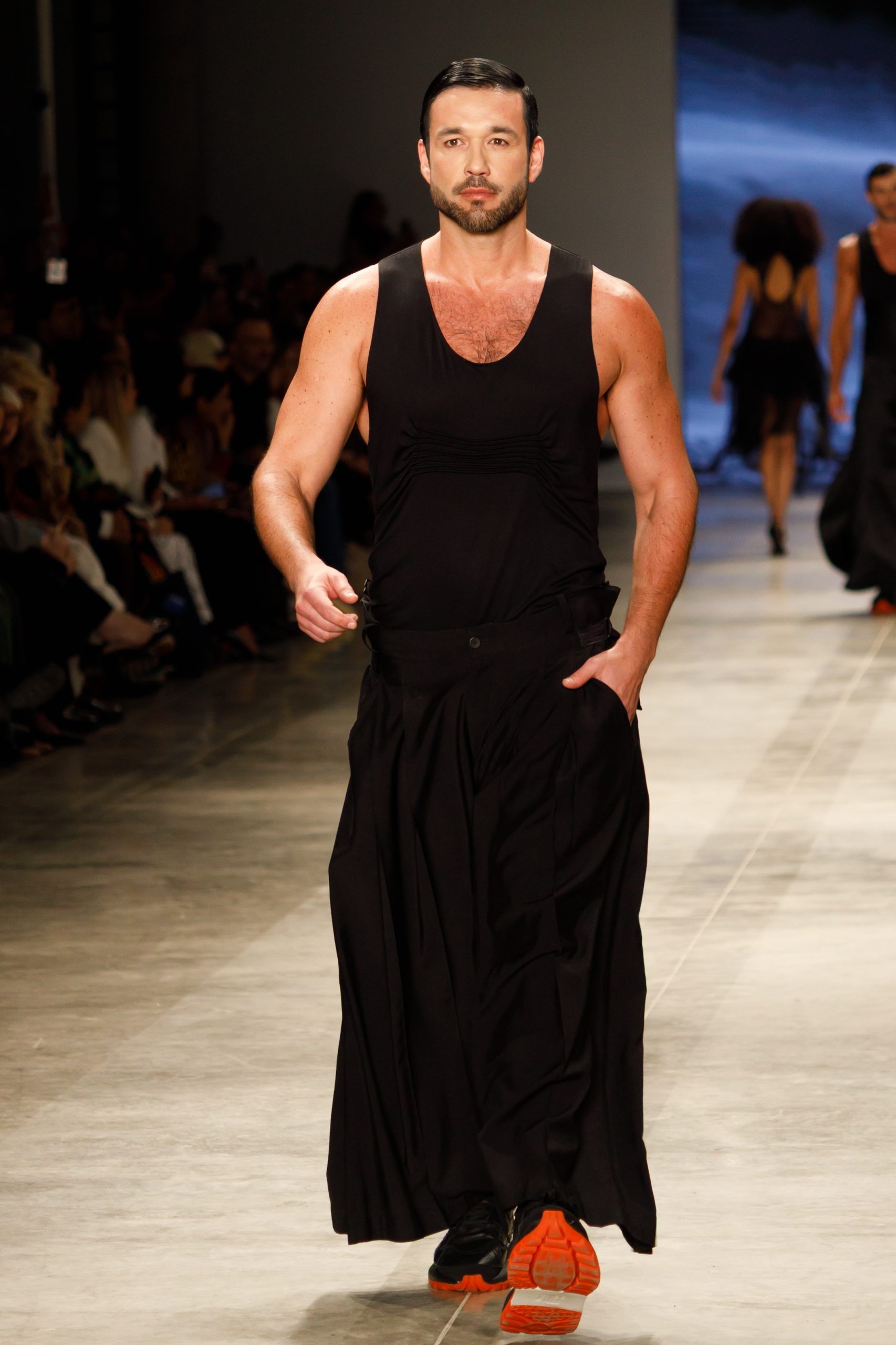 Sérgio Marone desfila para Lino Villaventura no SPFW (Foto: Patrícia Devoraes/Brazil News)
