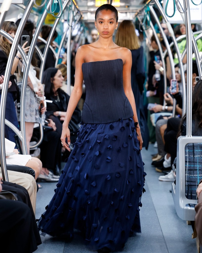Camile Nobre no desfile de Gloria Coelho (Foto: Divulgação/Mix Model)