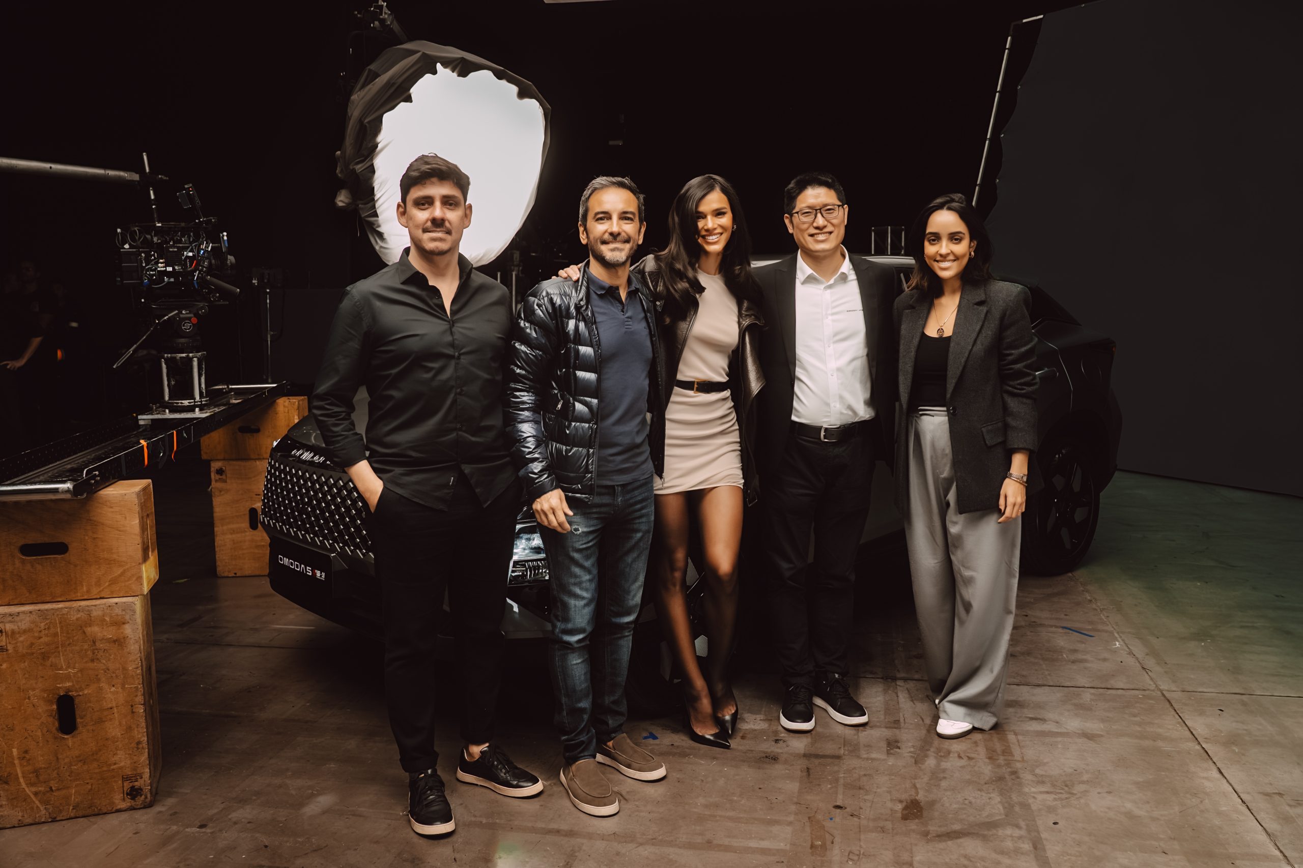 Thiago Marques, Martin Maggio, Bruna Marquezine, Peng Hu e Juliana Montesanti (Foto: O&J/Divulgação) 