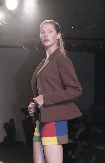 Gisele Bündchen no desfile de Renato Loureiro no 1º dia do 1º Morumbi Fashion, em 1996 (Foto: Rivaldo Gomes/Cortesia DGABC/Reprodução proibida sem autorização)