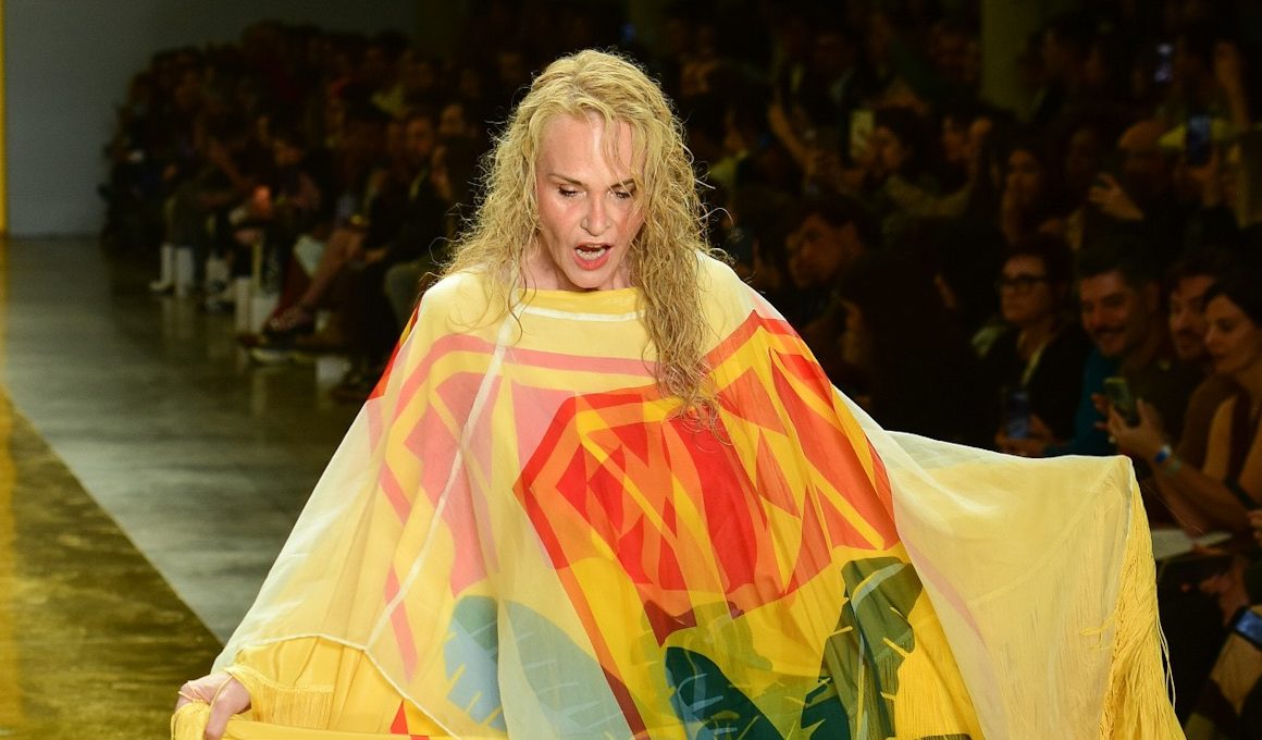Cláudia Liz no desfile de Amir Slama (Foto: Will Dias / Brazil News)