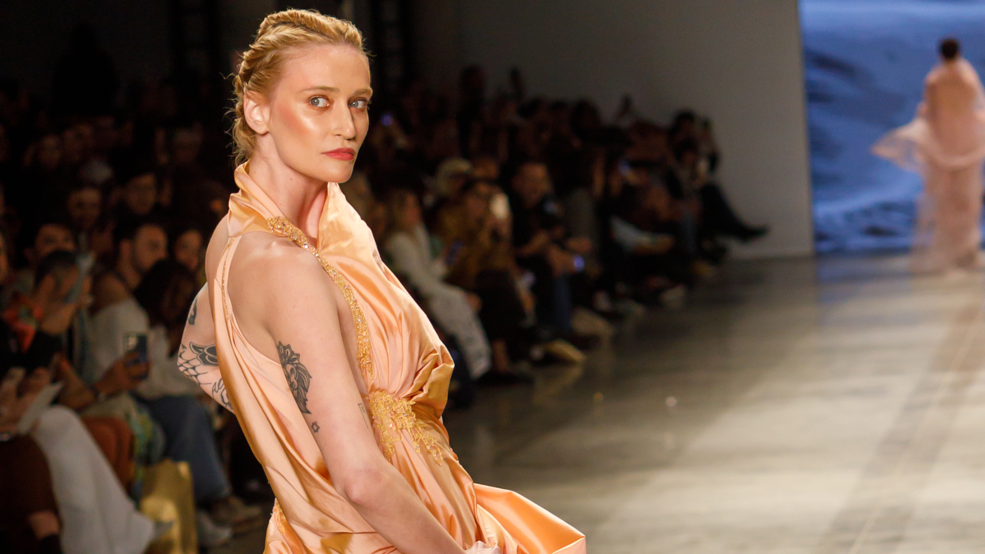 Vivi Orth desfila para Lino Villaventura no SPFW (Foto: Patrícia Devoraes/Brazil News)