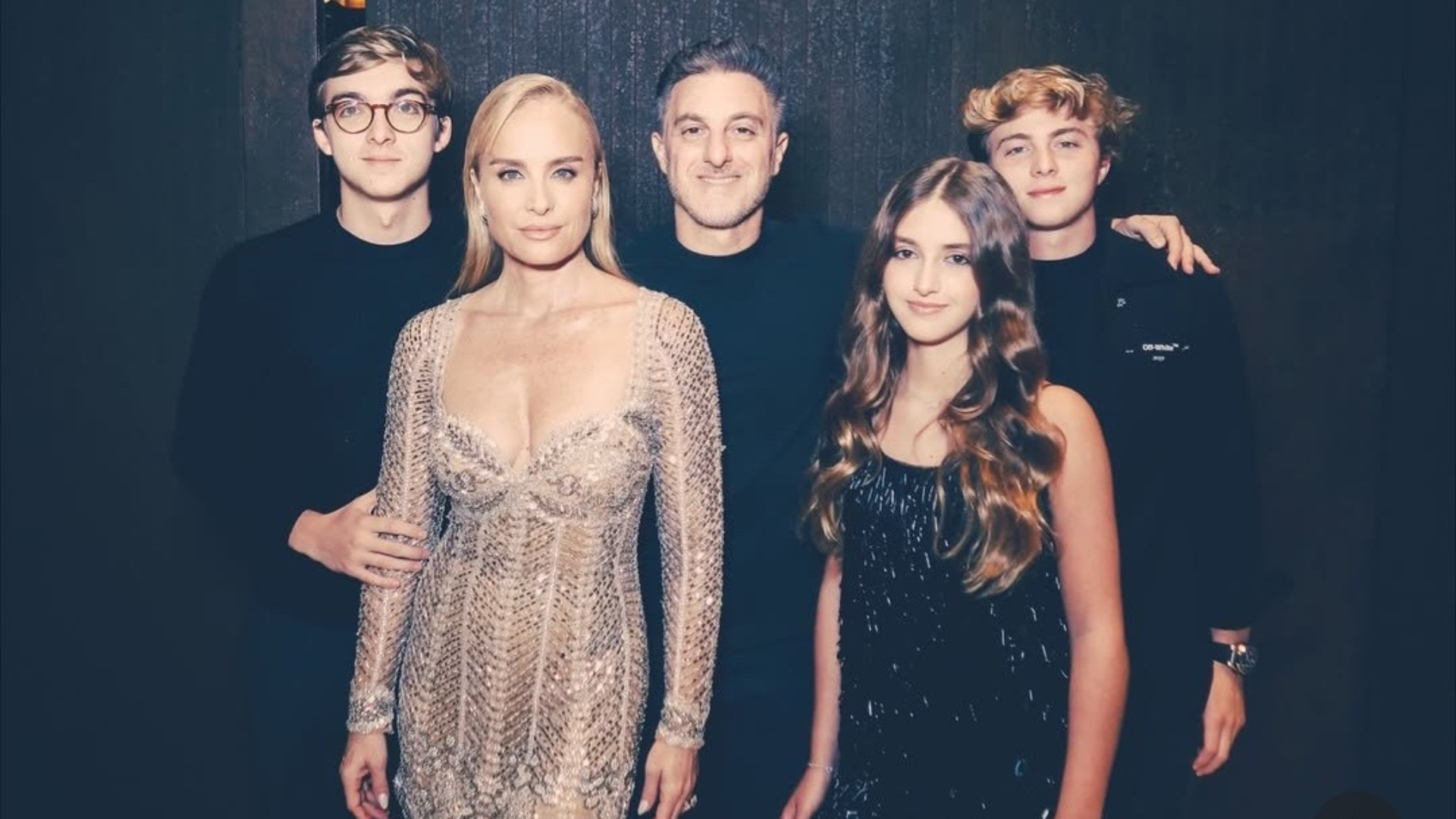 Lucinano Huck, Angélica e família (Foto: @angelicaksy/Instagram/Reprodução)