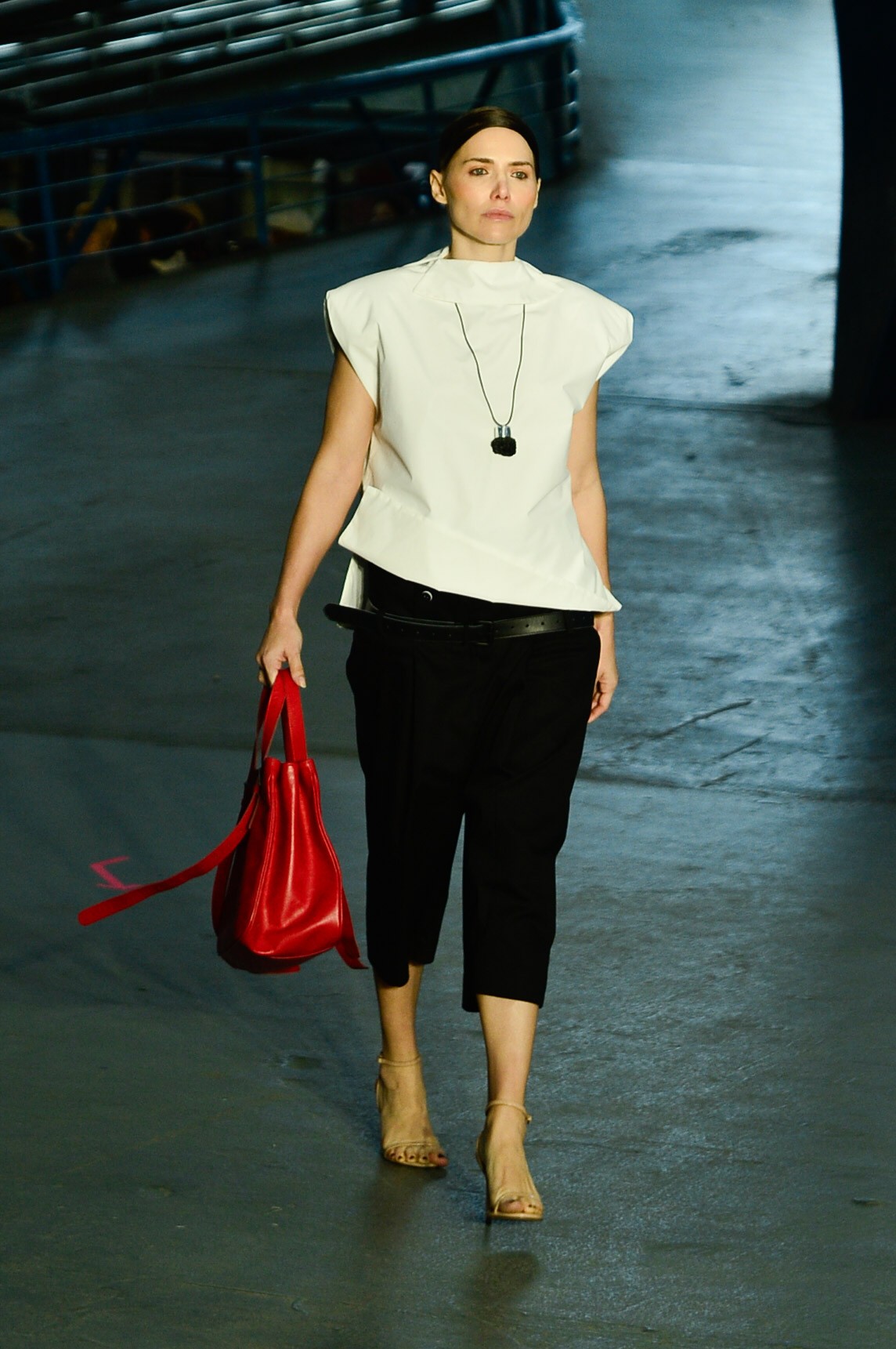 Letícia Colin desfila para Ângela Brito no SPFW (Foto: Eduardo Martins / Brazil News)