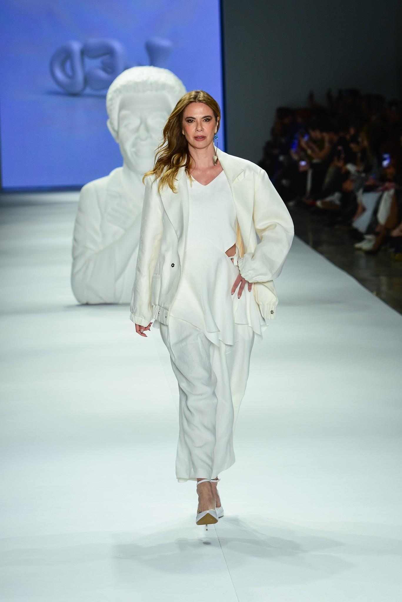 Luciana Gimenez desfila para a LED no SPFW (Foto: Will Dias/Brazil News)