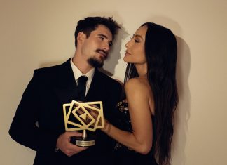 Sabrina Sato usa all black no México em premiação com Nicolas Nicolas Prattes e Sabrina Sato (Foto: Izac Fedotti/Divulgação)