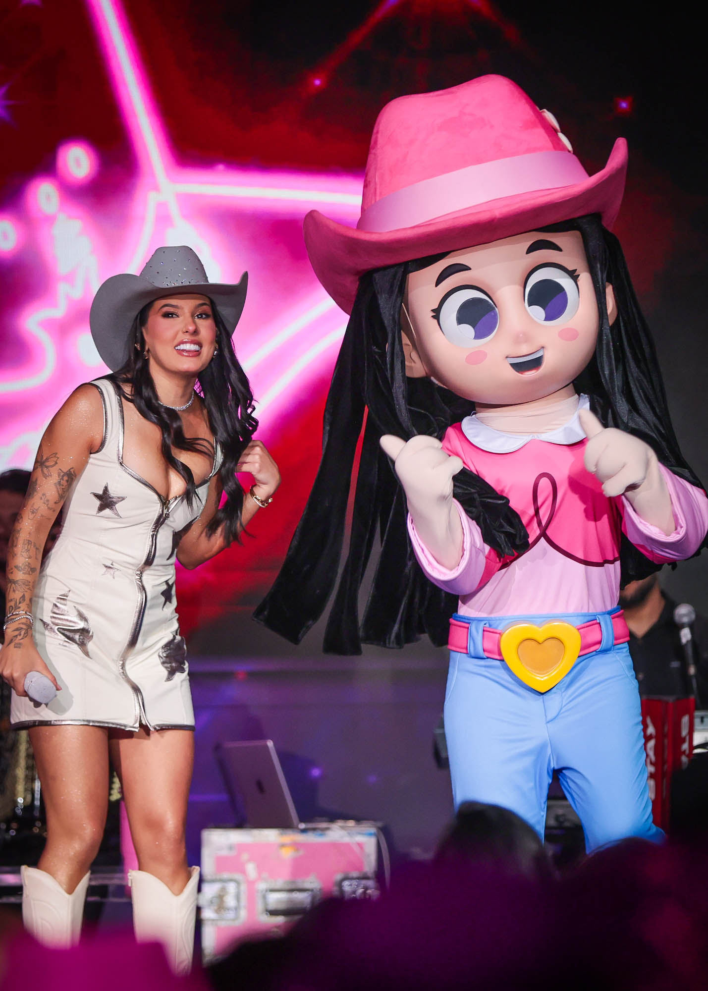 Ana Castela e a Boiadeirinha (Foto: Brazil News)