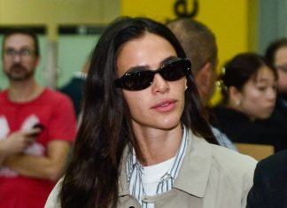 Aerolook de Marquezine tem casaco de R$ 25 mil, “pijama” e camiseta Bruna Marquezine (Foto: Eduardo Martins/Brazil News)