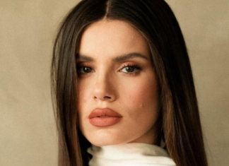 Camila Queiroz mostra elegância do look branco para grávidas Camila Queiroz (Foto: @camilaqueiroz/Instagram/Reprodução)