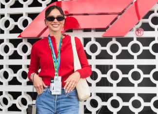 Bruna Marquezine de vermelho e Sasha de marrom no GP de SP Bruna Marquezine (Foto: Brazil News)