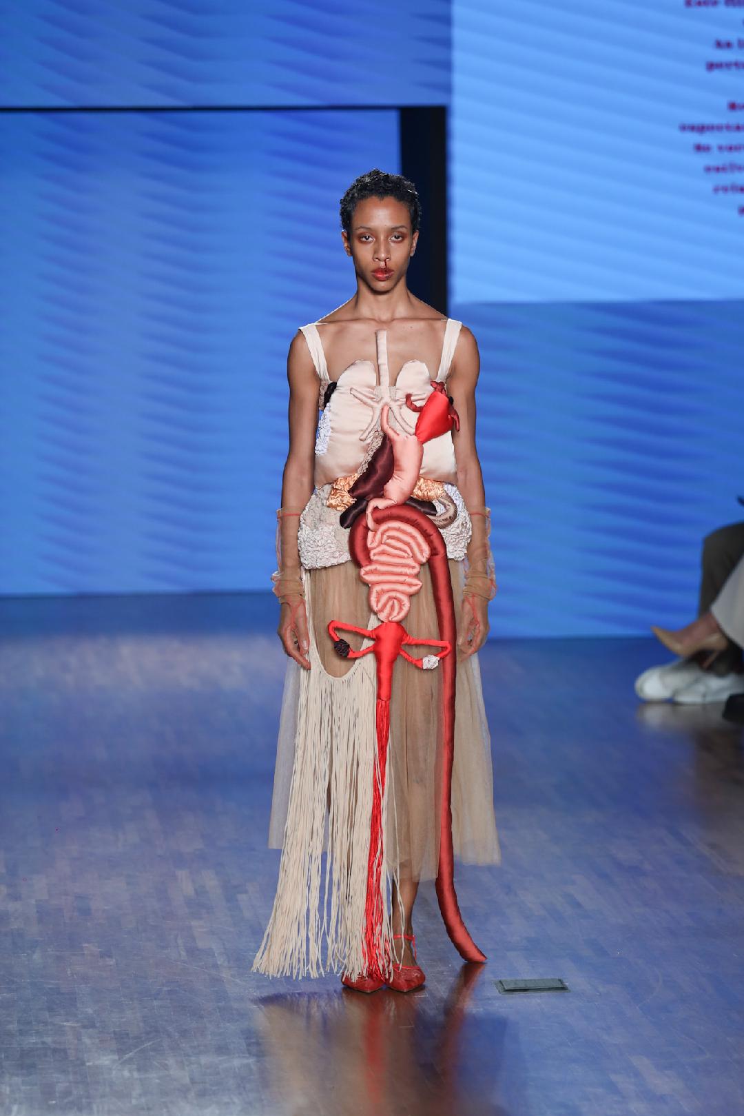 Corset Anatomia, que fará parte do acervo permanente do The Costume Institute (Foto: Lucas Ramos/Brazil News)