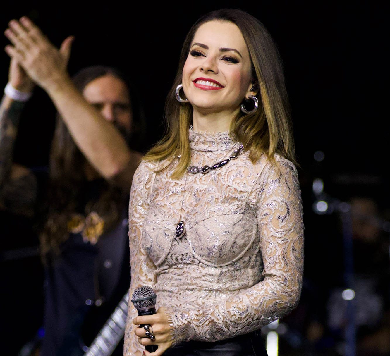 A cantora (Fotos: Kelin Gnoatto/Brazil News)