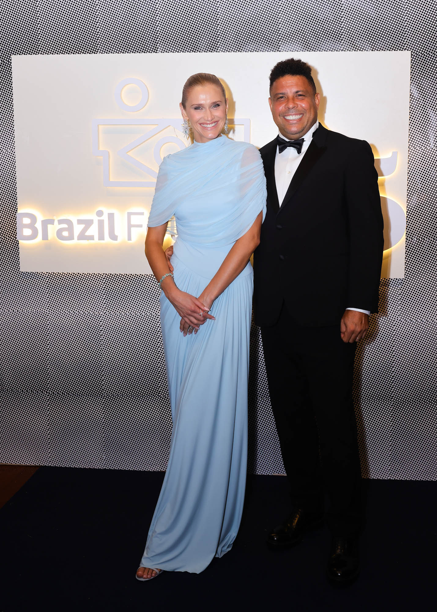 Celina Locks e Ronaldo (Foto: Brazil News)