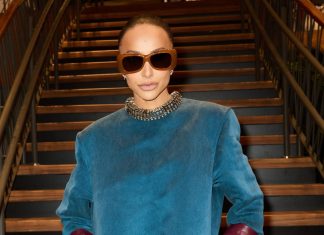 Sabrina Sato usa vestido azul-petróleo em look YSL de R$ 79 mil Sabrina Sato (Foto: Reprodução/Instagram)