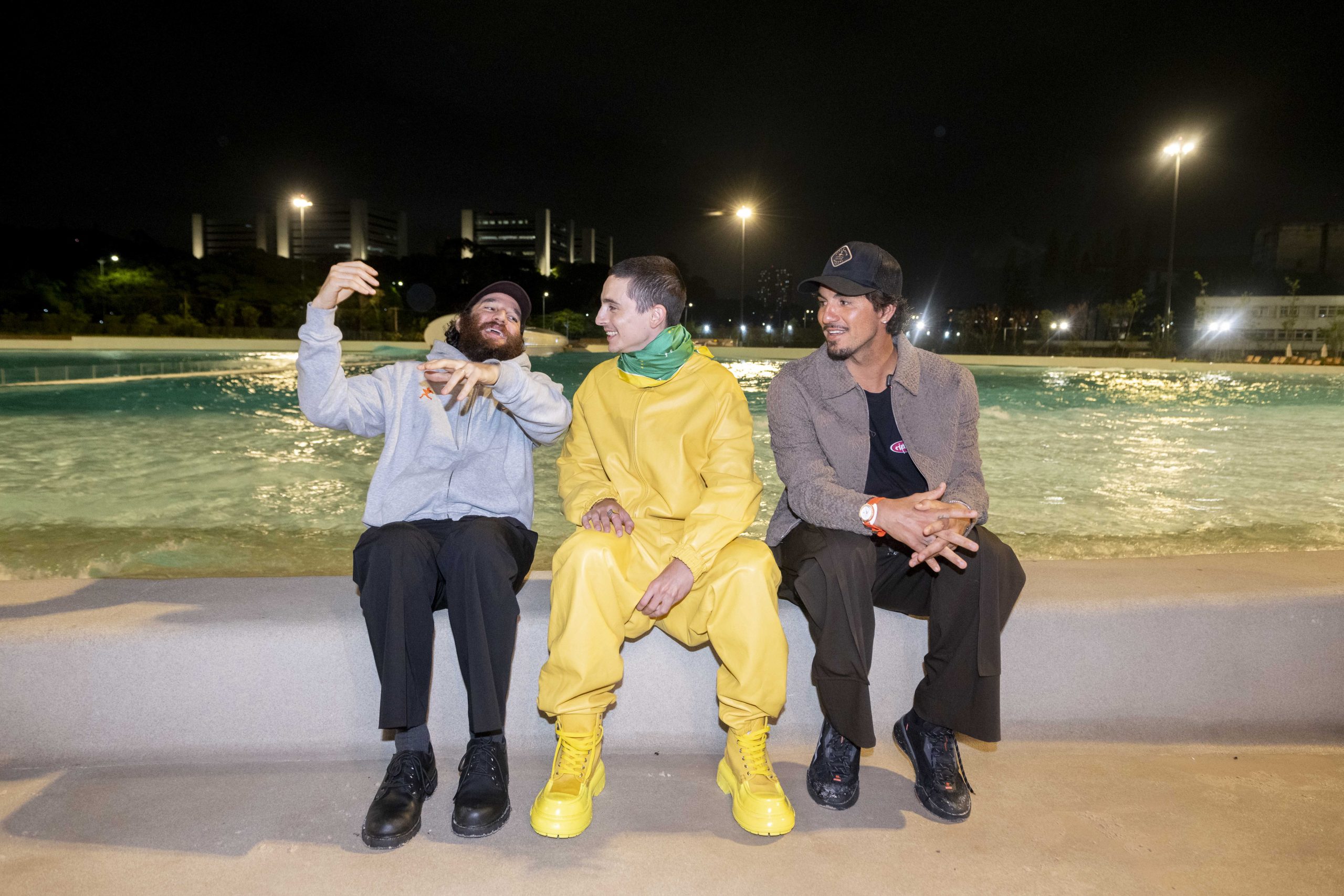  Josh Safdie, Timothée Chalamet e Gabriel Medina (Foto: Divulgação)