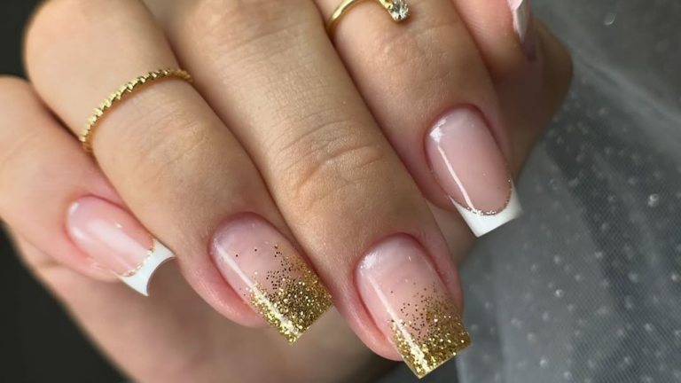 Unhas de Natal (Foto: @studioarielecaires_/Instagram/Reprodução)