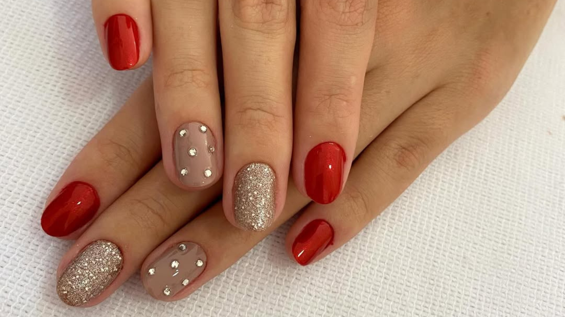 Unhas de Natal (Foto: @tallitamanicure/Instagram/Reprodução)