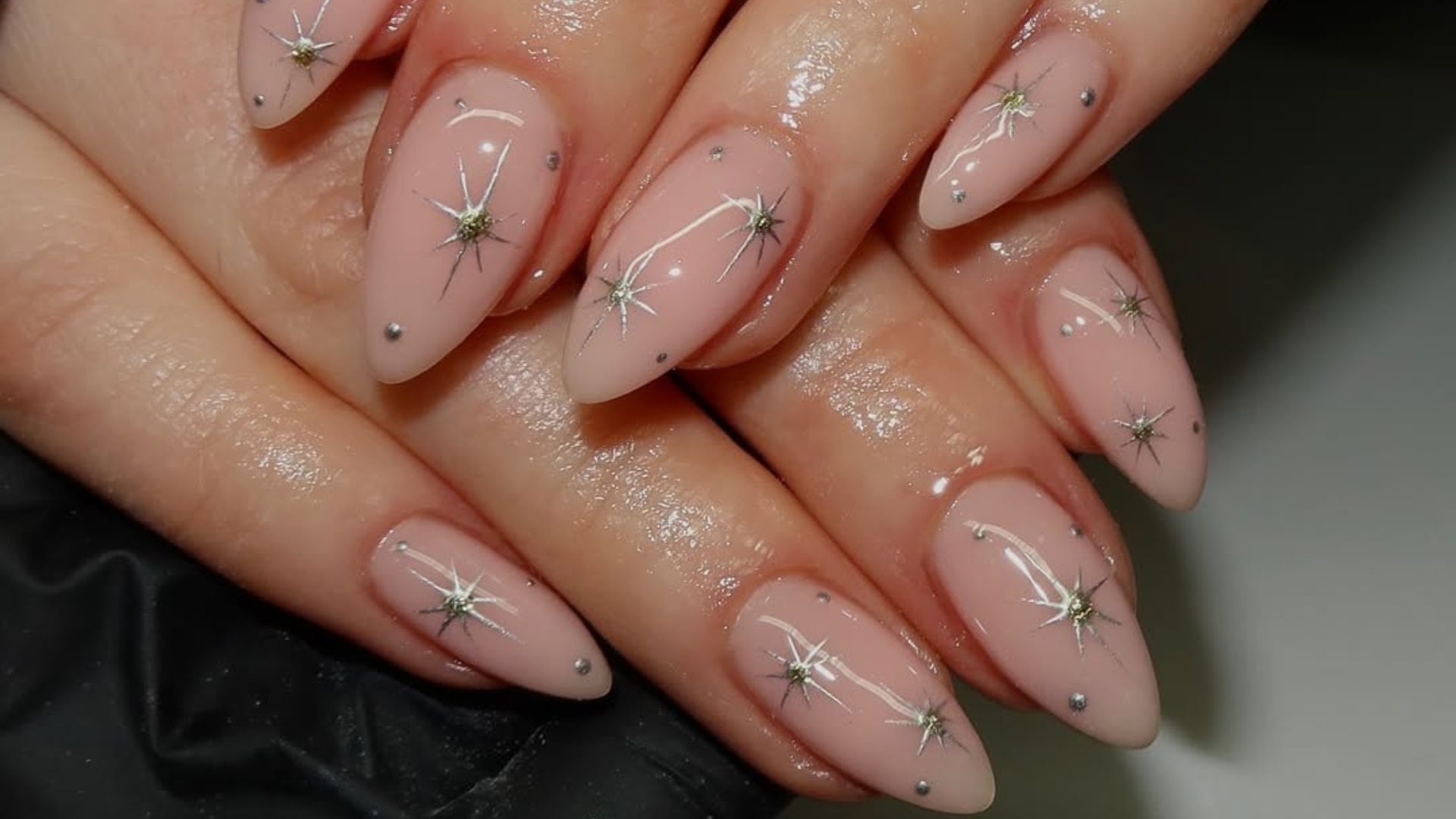 Unhas de Natal (Foto: @byoliviacalder/Instagram/Reprodução)