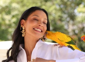 Marca brasileira Thayná Caiçara desfila na alta-costura de Paris Thayna Soares (Foto: Divulgação)