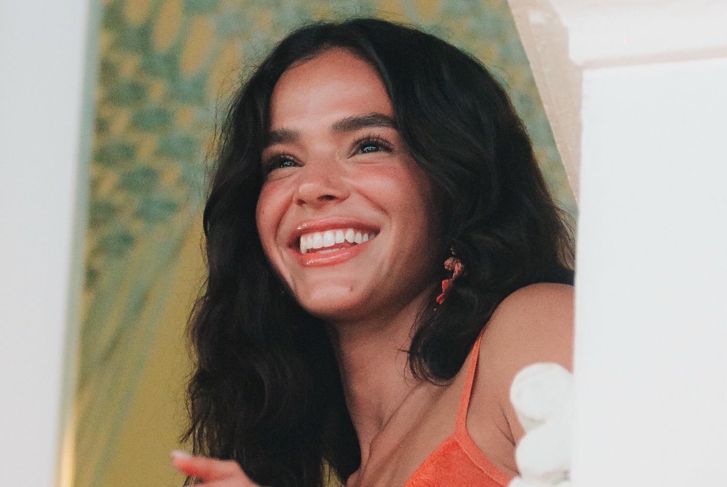 Bruna Marquezine no ensaio da Timbalada (Foto: Reprodução/Instagram/@timbaladaoficial)