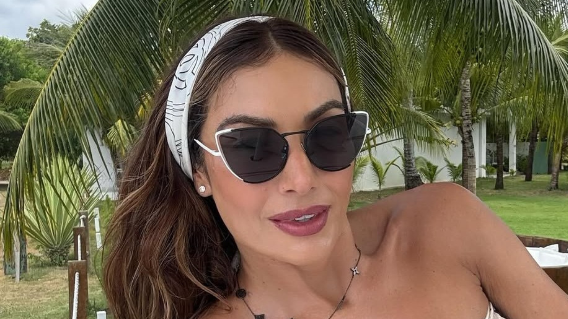 Patrícia Poeta com lenço na cabeça (Foto: @patriciapoeta/Instagram/Reprodução)