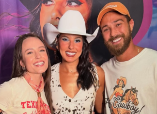 Larissa Manoela usa lenço para look country no show de Ana Castela Larissa Manoela e André Luiz Frambach (Foto: @larissamanoela/Instagram/Reprodução)