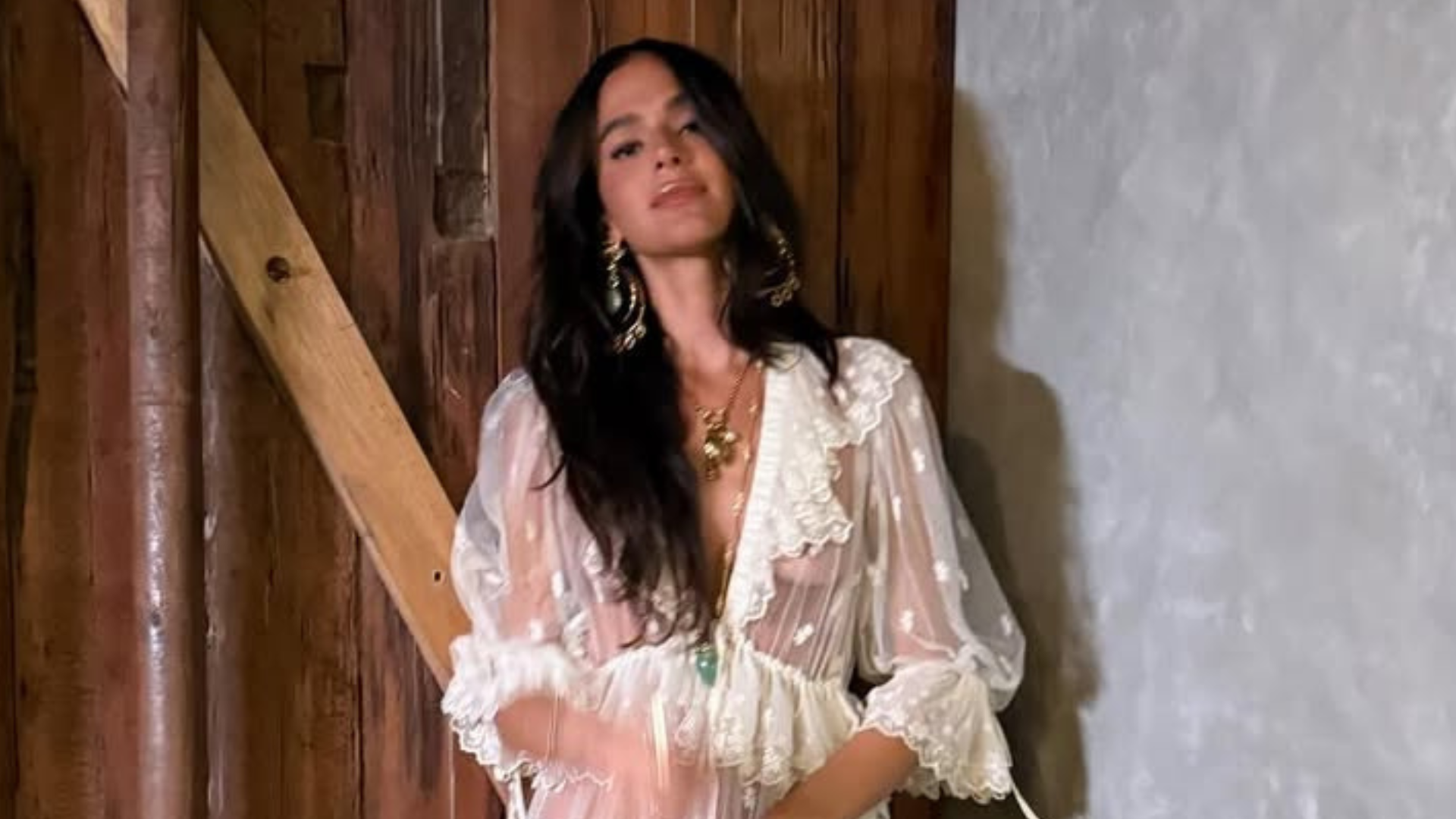 Bruna Marquezine usa boho chic de renda (Foto: @brunamarquezine/Instagram/Reprodução)