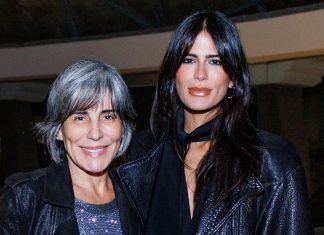 Glória Pires e Anttónia usam peça parecida em show de Ana Moraes Glória Pires e Anttónia (Foto: Clayton Felizardo/Brazil News)